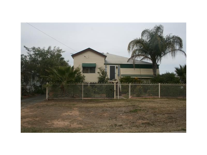 128 Arthur Street, Roma QLD 4455