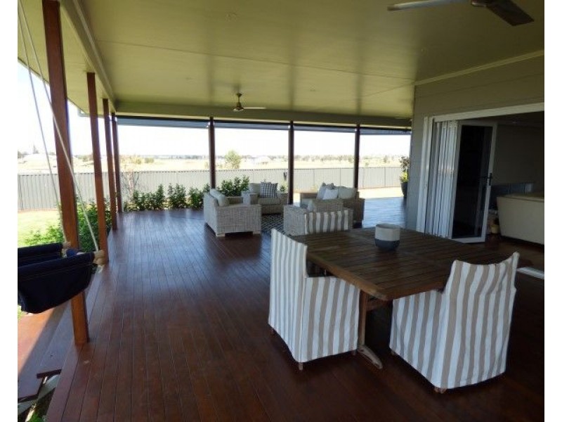 30 beetson Drive, Roma QLD 4455