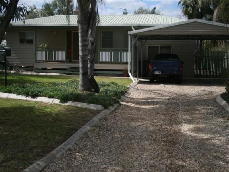 3 Alex Parade, Roma QLD 4455