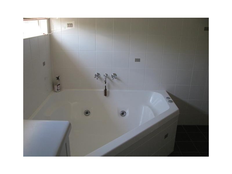 3 Alex Parade, Roma QLD 4455