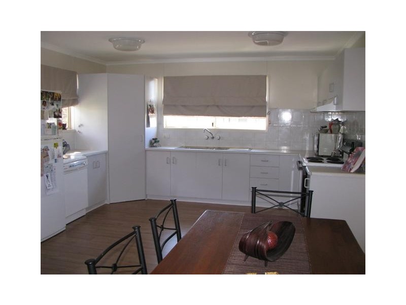 3 Alex Parade, Roma QLD 4455