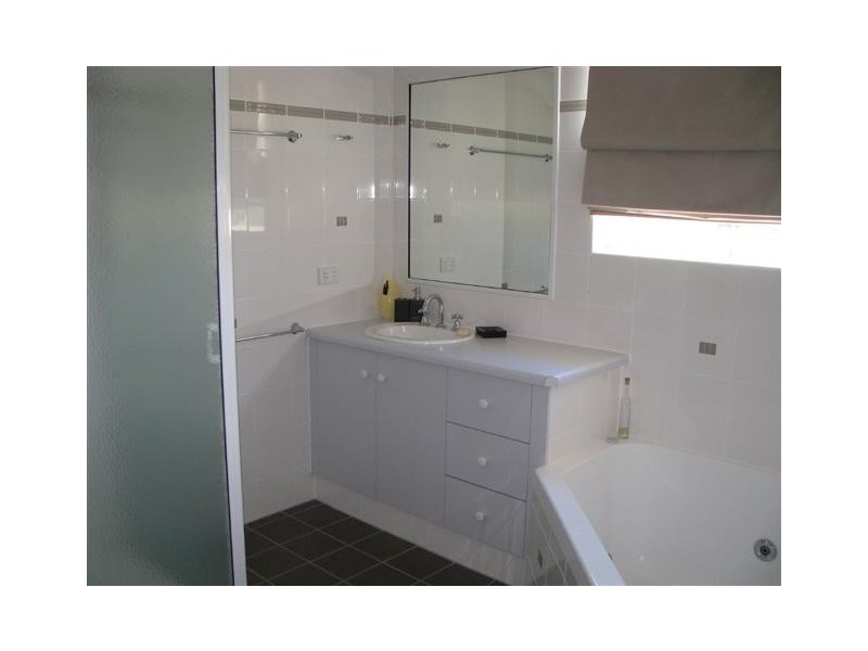 3 Alex Parade, Roma QLD 4455