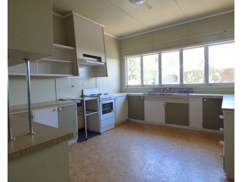 11 Albert Street, Roma QLD 4455