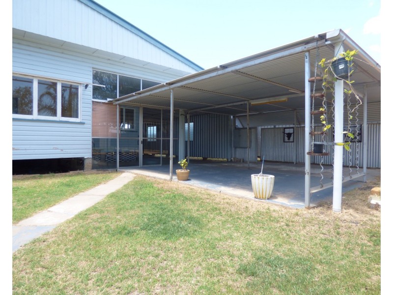 11 Albert Street, Roma QLD 4455