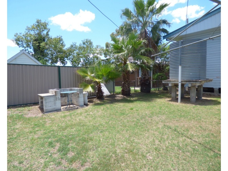 11 Albert Street, Roma QLD 4455