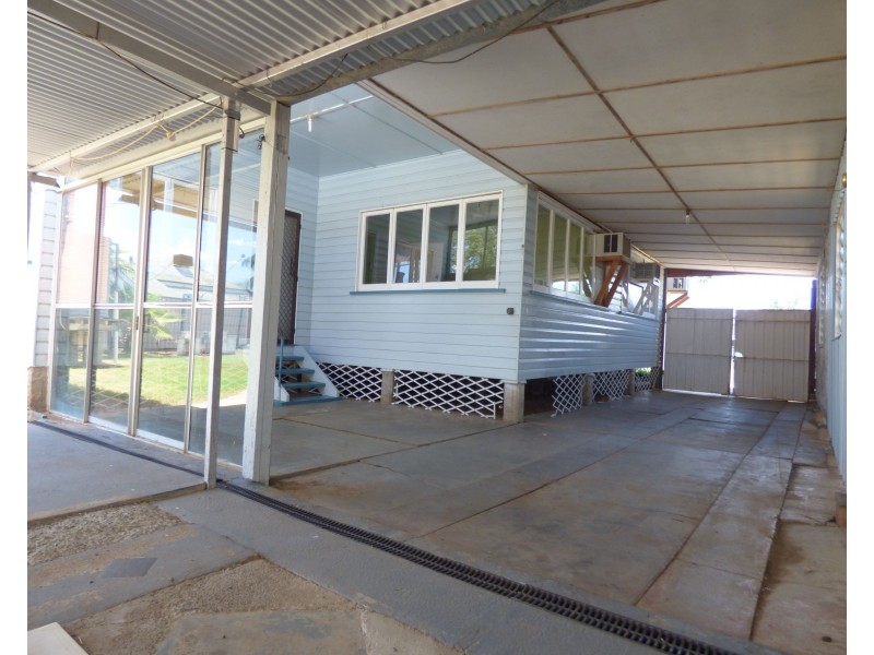 11 Albert Street, Roma QLD 4455