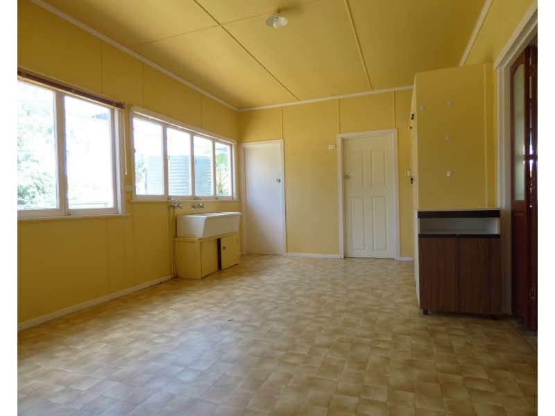 11 Albert Street, Roma QLD 4455