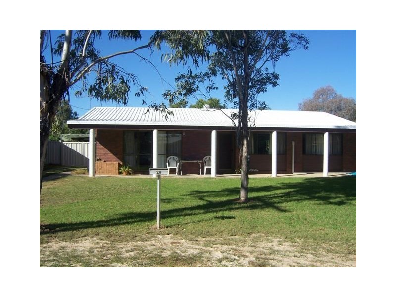 20 Alexander Avenue, Roma QLD 4455