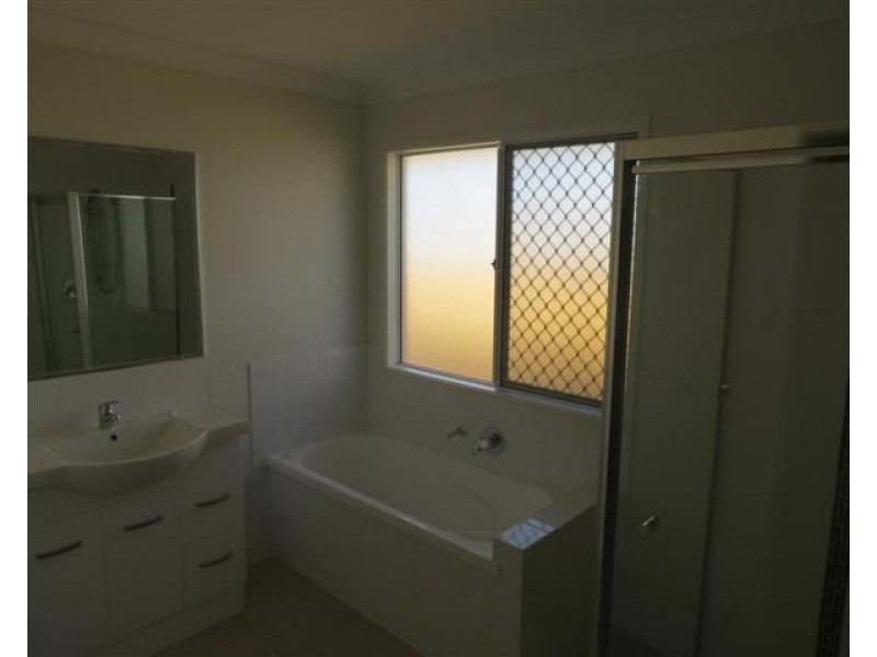 230 McDowall Street, Roma QLD 4455