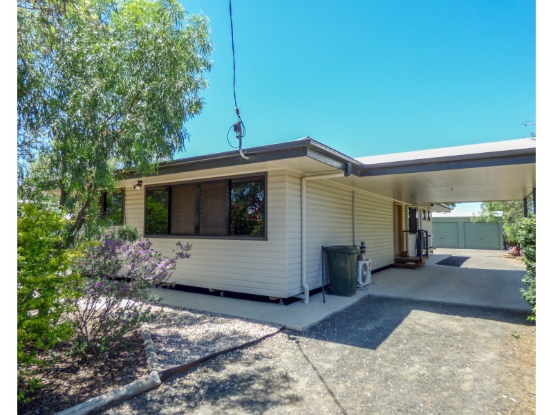 32 Saunders Street, Roma QLD 4455