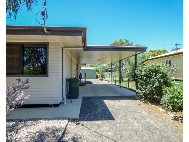 32 Saunders Street, Roma QLD 4455