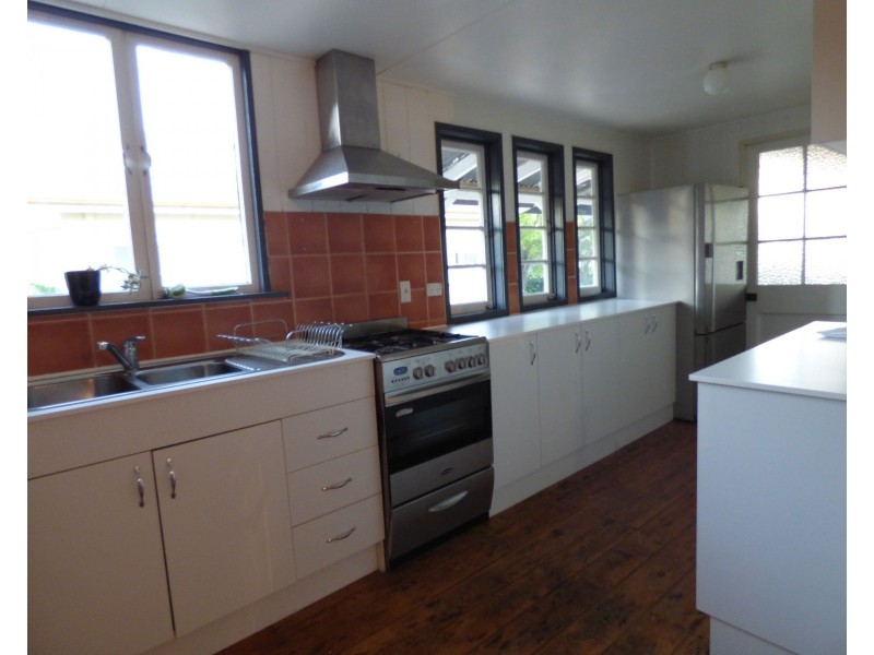 283 Edwardes Street, Roma QLD 4455