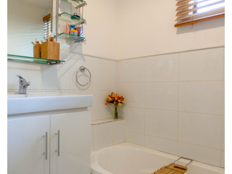 28 Howard Street, Roma QLD 4455