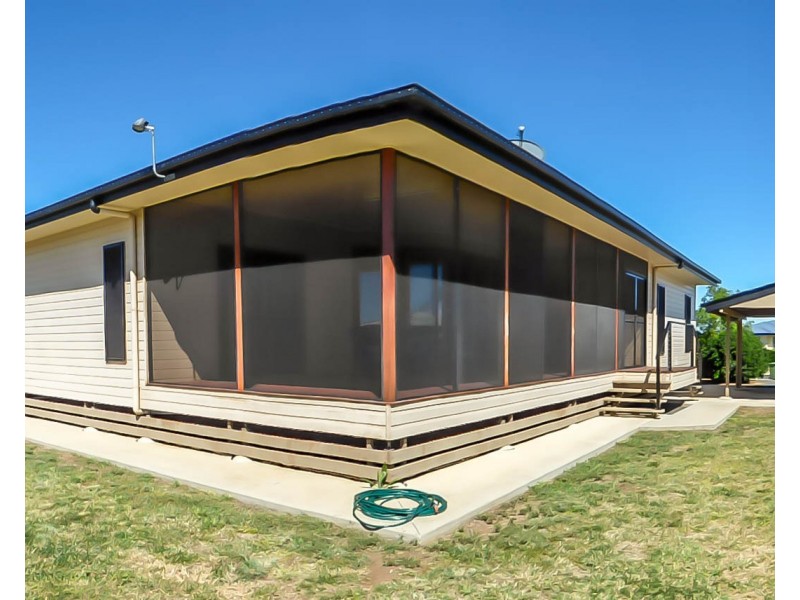 6 Lockyer Crescent, Roma QLD 4455