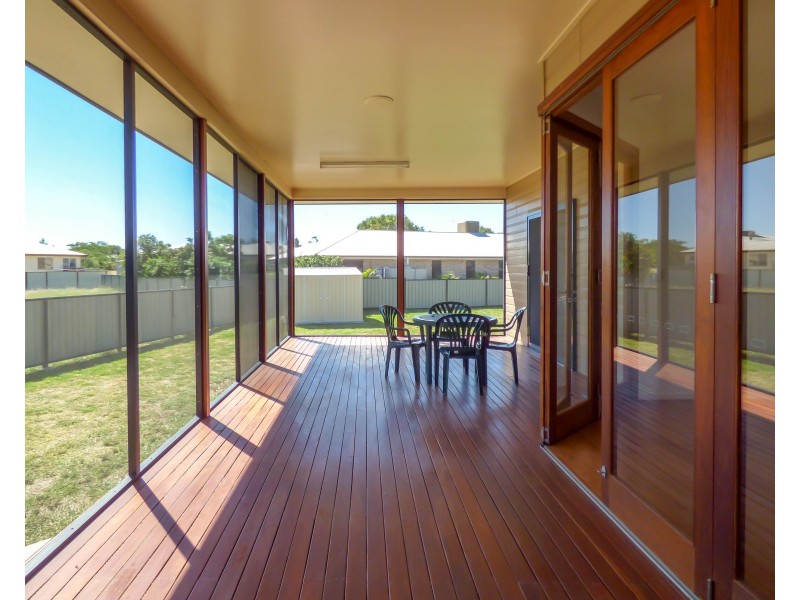 6 Lockyer Crescent, Roma QLD 4455