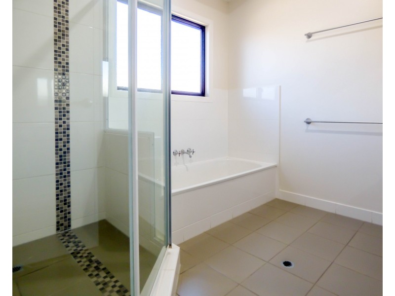 6 Lockyer Crescent, Roma QLD 4455