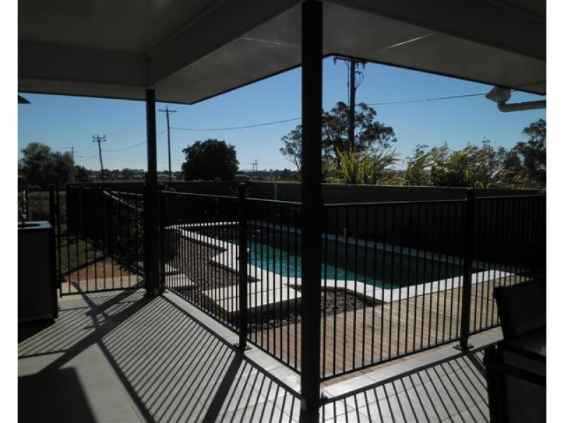 191 Charles Street, Roma QLD 4455