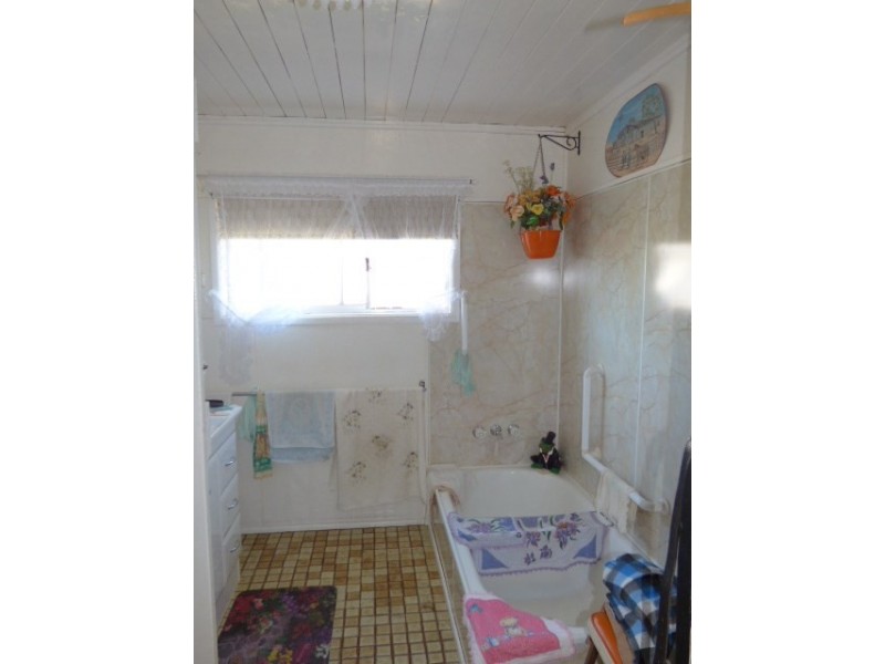 43 Russell Street, Wallumbilla QLD 4428