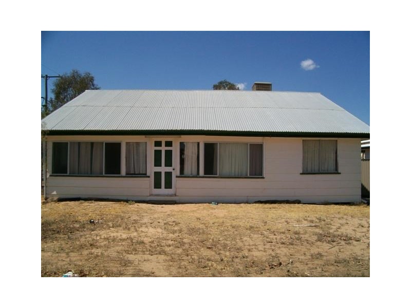 38 Raglan Street, Roma QLD 4455