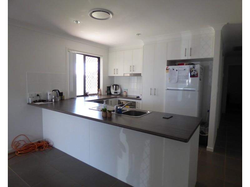 8 Lockyer Crescent, Roma QLD 4455