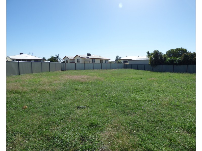 8 Lockyer Crescent, Roma QLD 4455