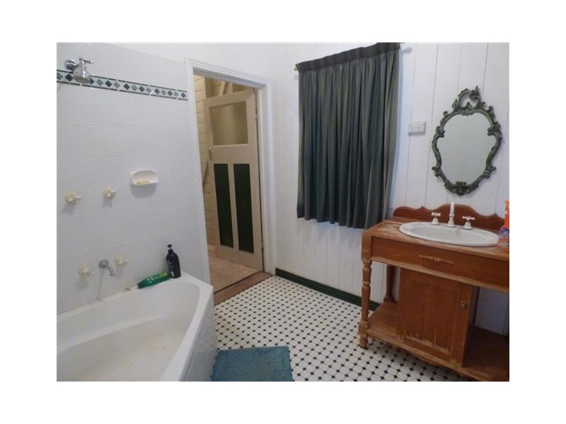 3 ferrier, Roma QLD 4455