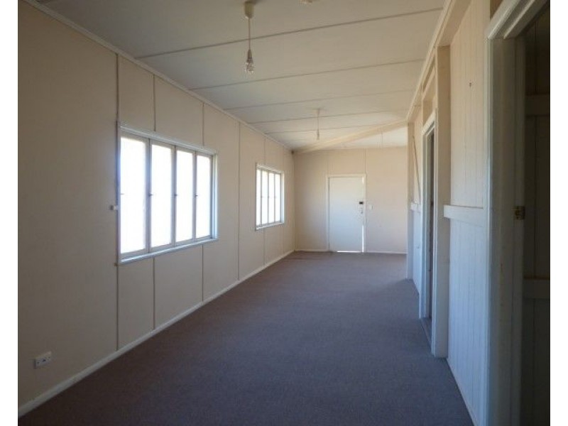 1/60 Chrystal Street, Roma QLD 4455