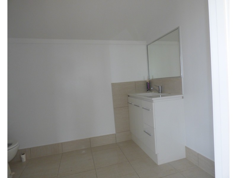 237 Charles Street, Roma QLD 4455