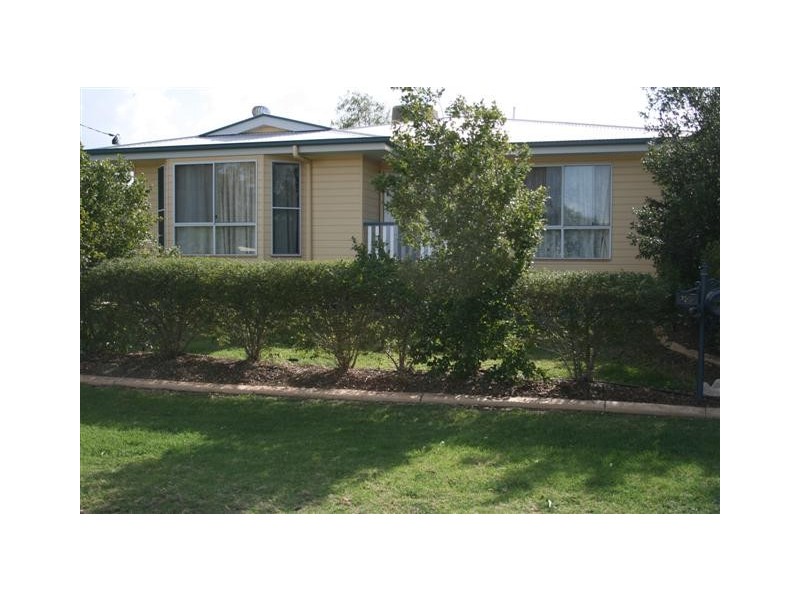 233 Edwardes Street, Roma QLD 4455