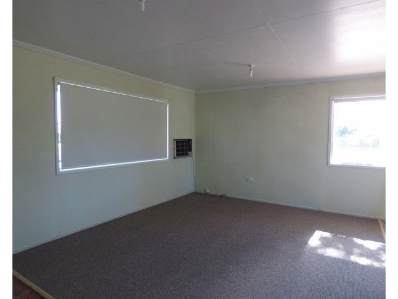 15 South Street, Roma QLD 4455