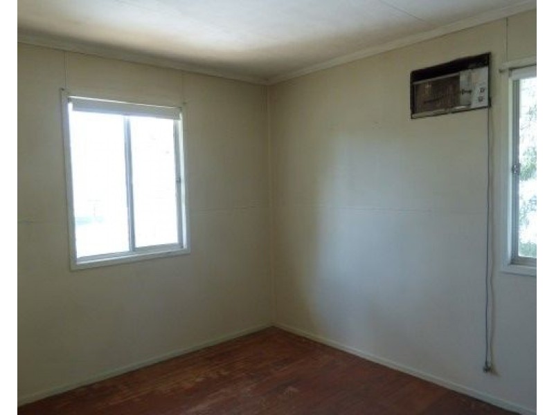 15 South Street, Roma QLD 4455