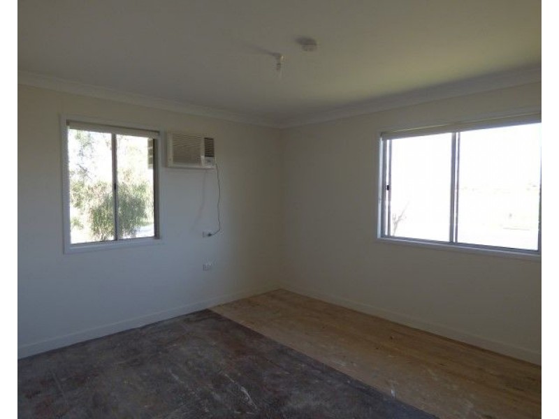 15 South Street, Roma QLD 4455