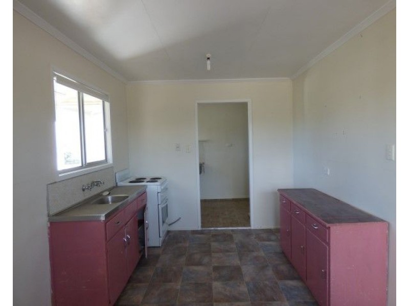 15 South Street, Roma QLD 4455