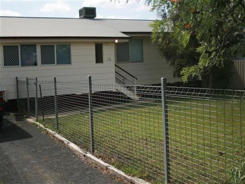 10 Holland Street, Roma QLD 4455