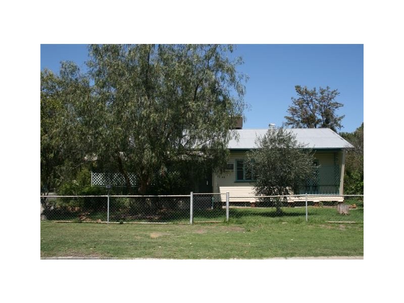 40 Taylor Street, Roma QLD 4455