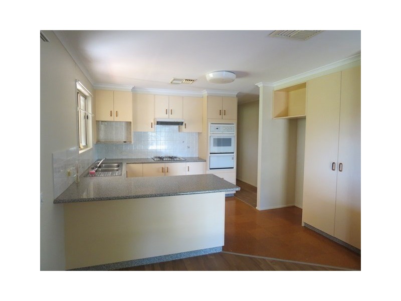 1 Bond Street, Roma QLD 4455