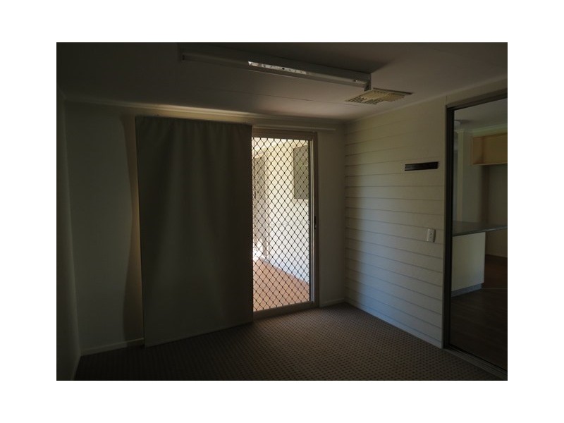 1 Bond Street, Roma QLD 4455