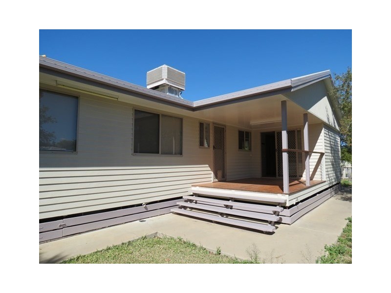 1 Bond Street, Roma QLD 4455