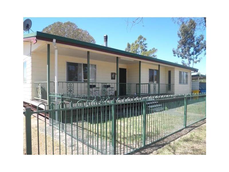 20 Elmer Street, Roma QLD 4455