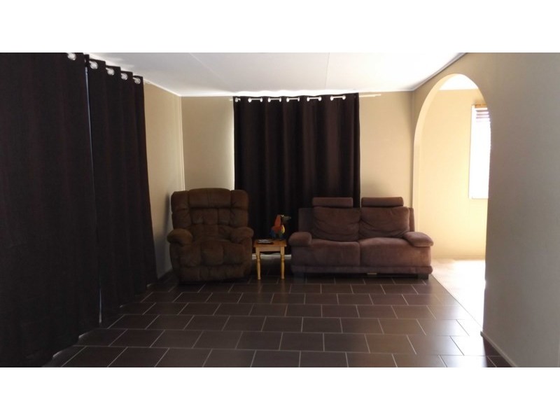 20 Elmer Street, Roma QLD 4455