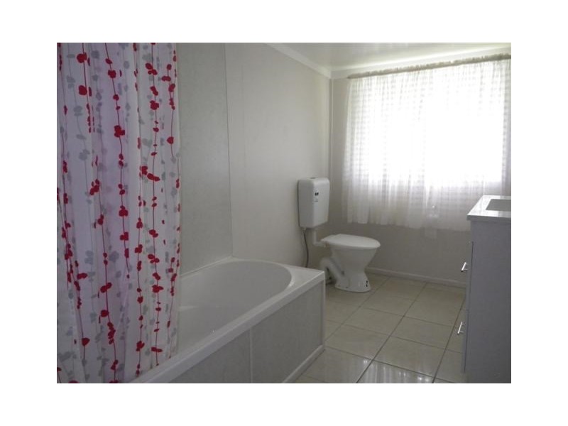 27 Charles Street, Roma QLD 4455