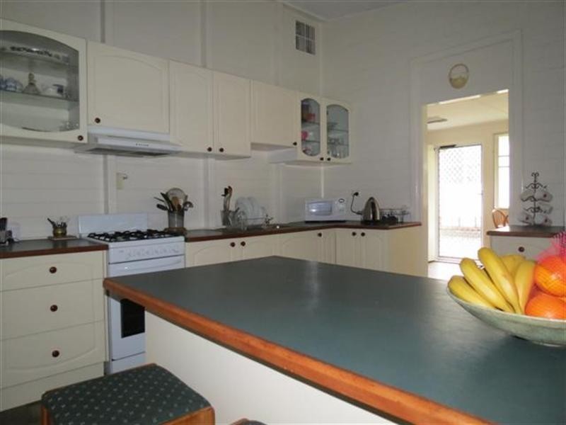 25 Lewis Street, Roma QLD 4455