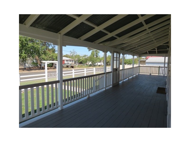 19 Hunter Street, Roma QLD 4455