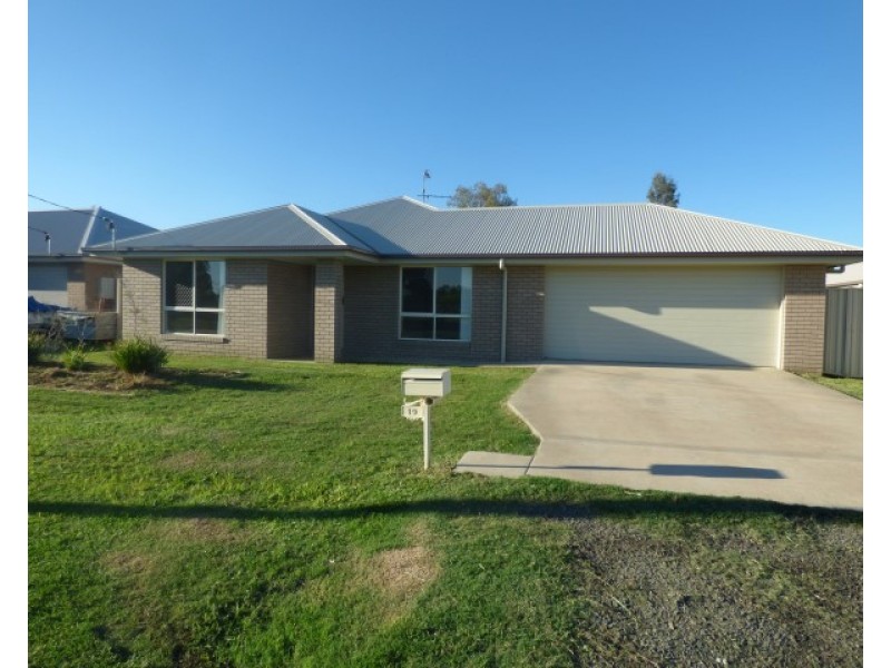 19 Ivy Street, Roma QLD 4455