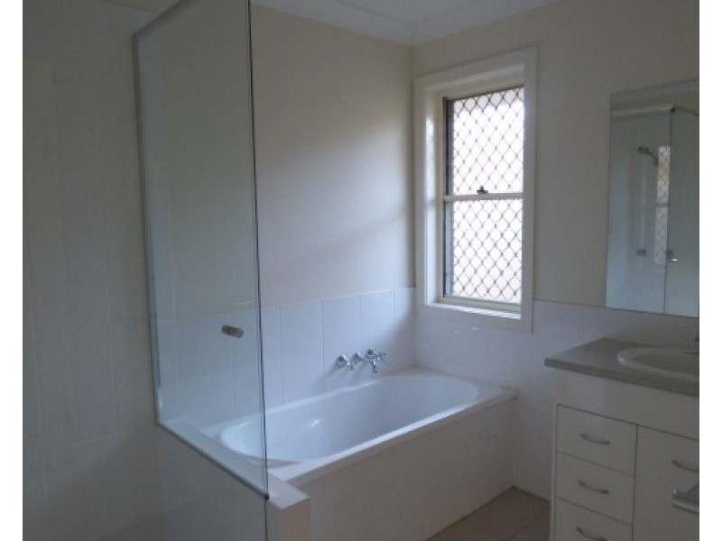 19 Ivy Street, Roma QLD 4455