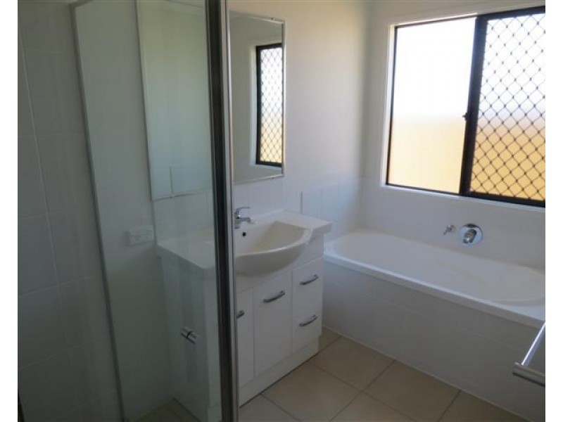 78 Currey Street, Roma QLD 4455