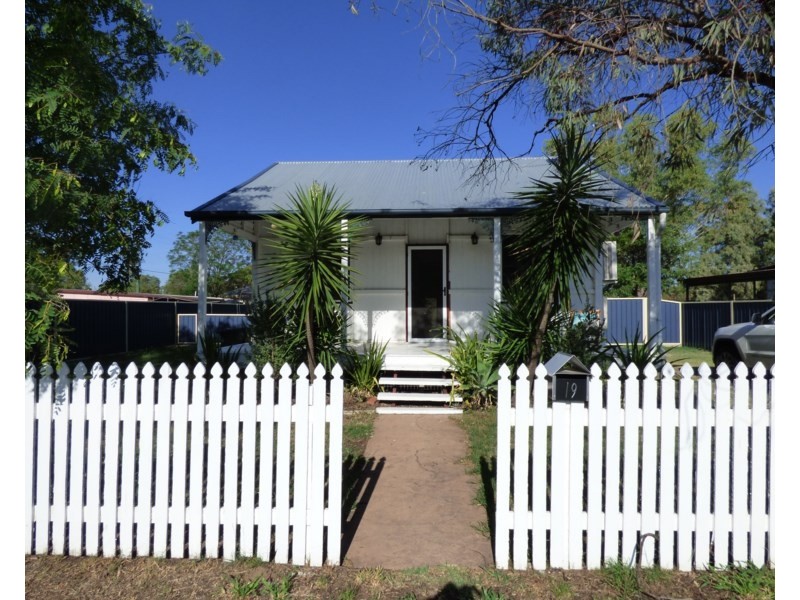 19 Major Street, Roma QLD 4455