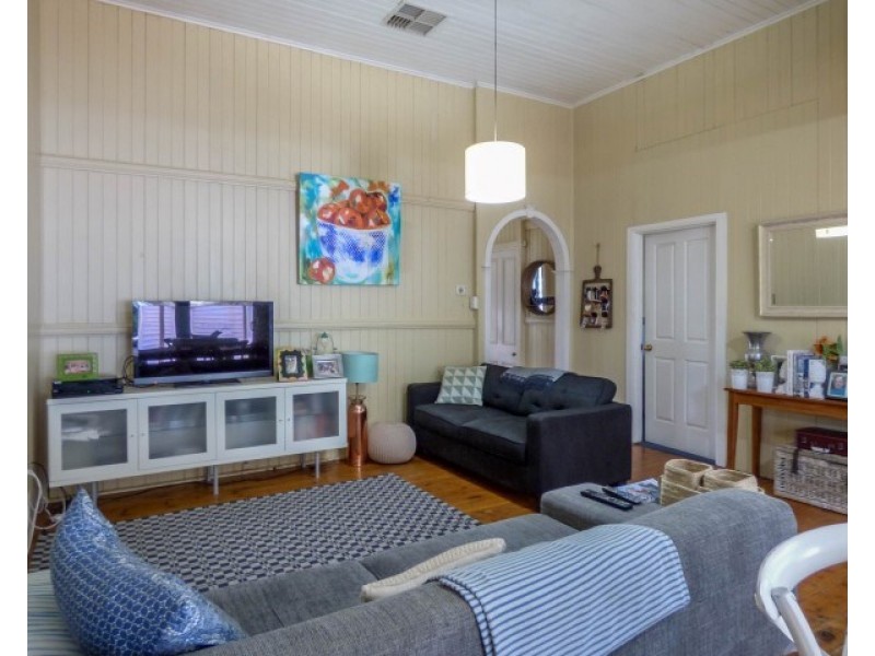 127 Arthur Street, Roma QLD 4455