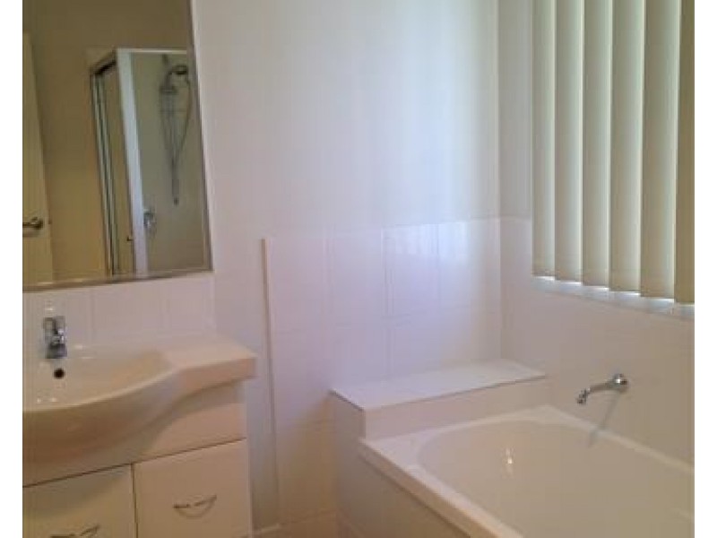 10 Wattle Court, Roma QLD 4455