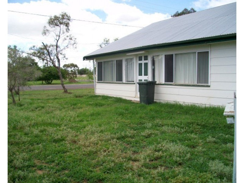 38 Raglan Street, Roma QLD 4455